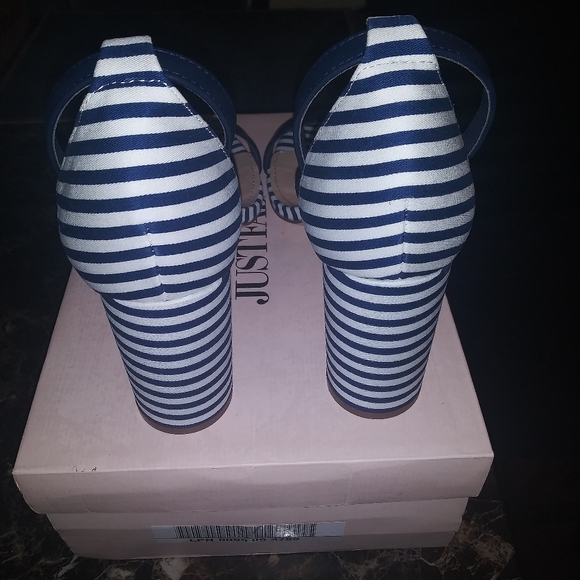 BRAND NEW NAVY BLUE AND WHITE STRIPE PUMPS. - Picture 2 of 3
